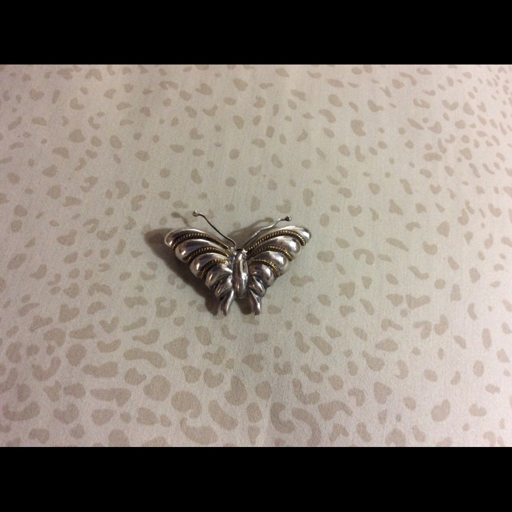 Beautiful sterling silver with trim butterfly